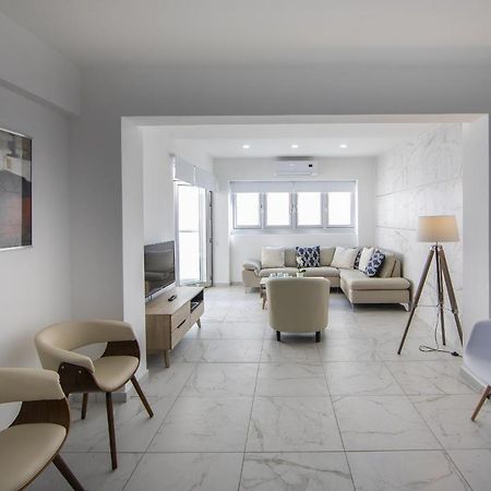 Larnaca Finikoudes Suite ภายนอก รูปภาพ