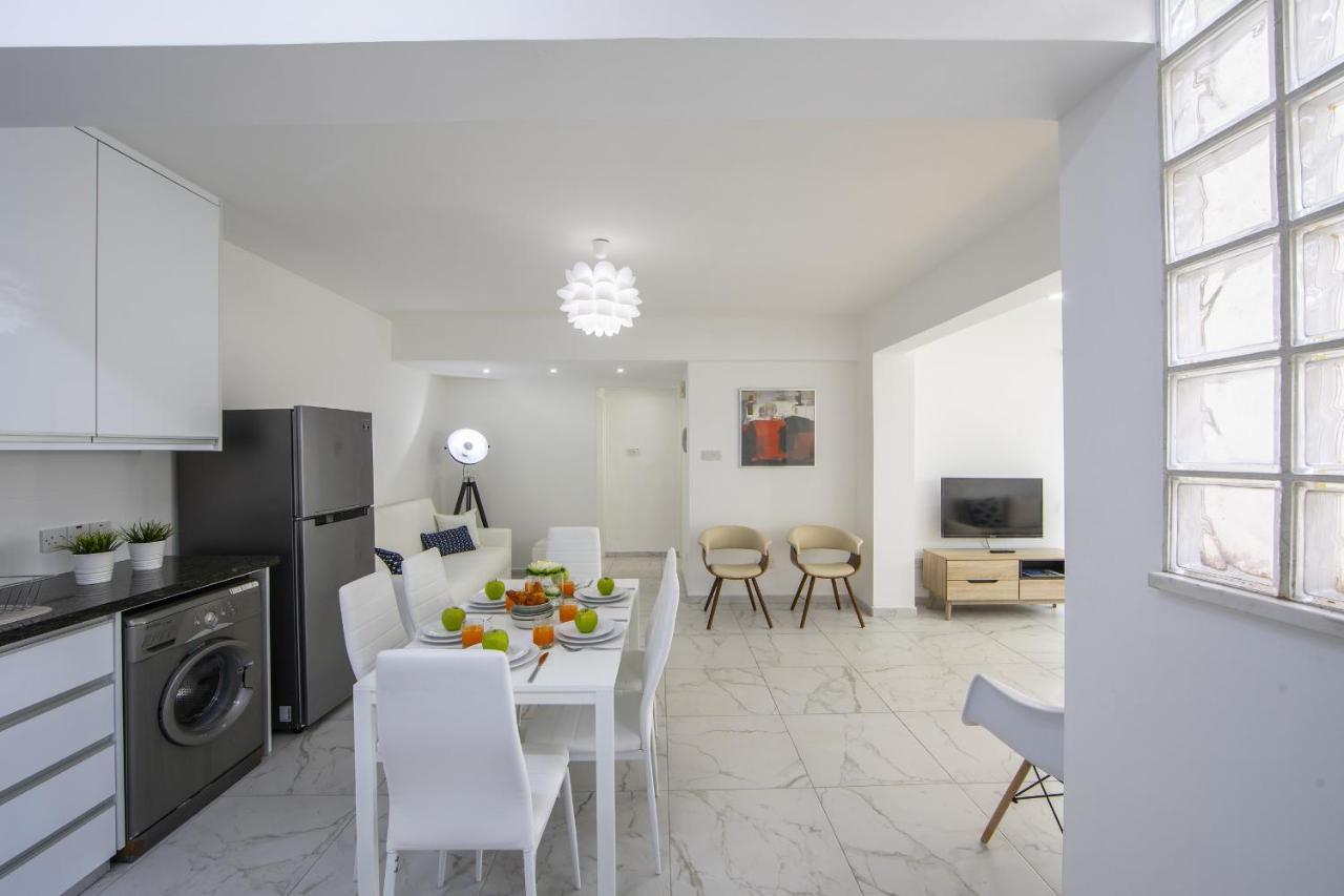 Larnaca Finikoudes Suite ภายนอก รูปภาพ